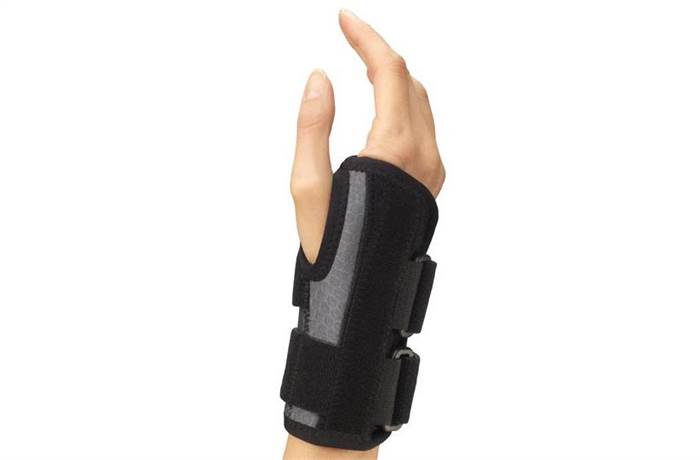 Ea/1 Champion Airmesh Wrist Splint Max Support Right Xl (8 1/2 - 10") Metal Splint Lined W/ Lycra