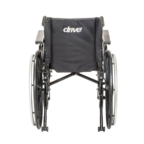 Silla de ruedas Viper Plus GT con apoyabrazos universales, reposapiernas elevables y asiento de 18"