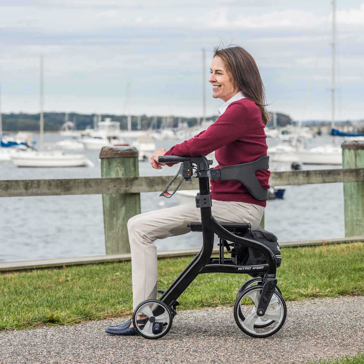 Andador con ruedas Nitro Sprint Rollator, color negro